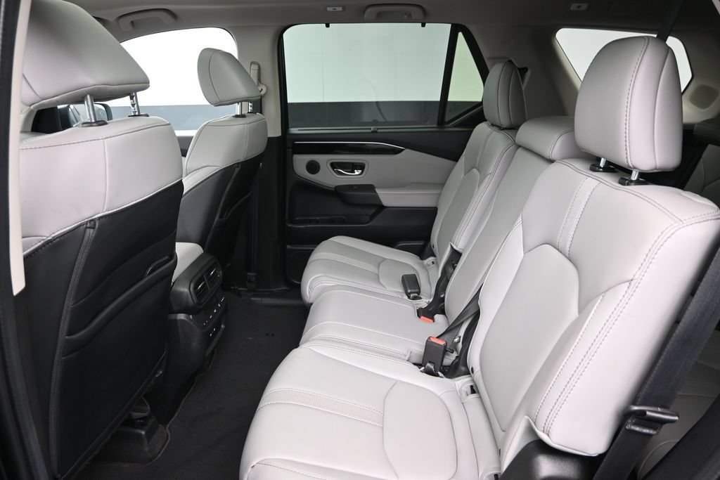 Certified 2024 Honda Pilot Touring image 14