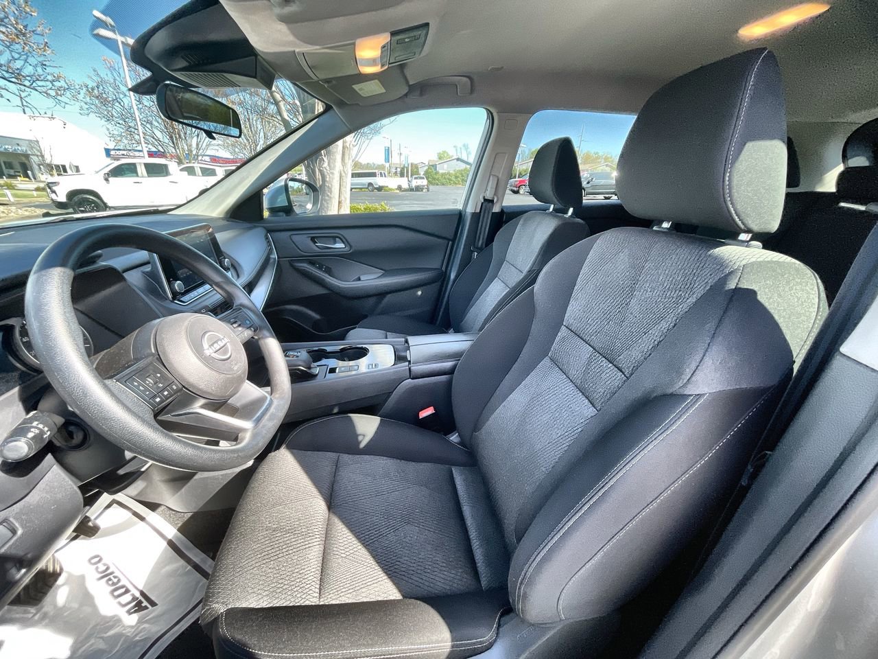 Used 2024 Nissan Rogue SV FWD image 18