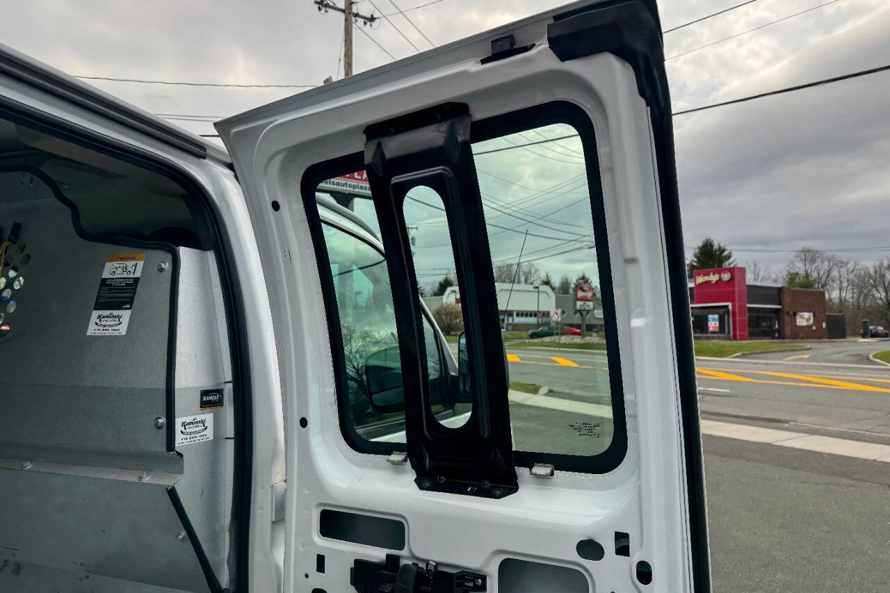 Used 2018 Chevrolet Express 2500 w/ Driver Convenience Package image 16