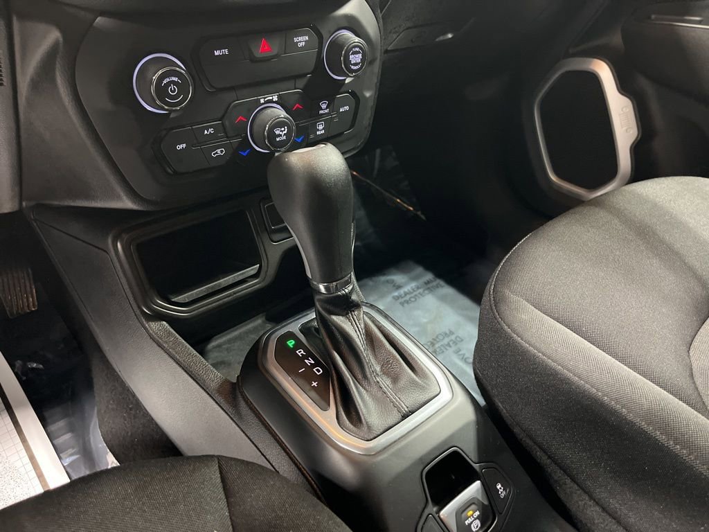 Used 2019 Jeep Renegade Latitude w/ Cold Weather Group image 30