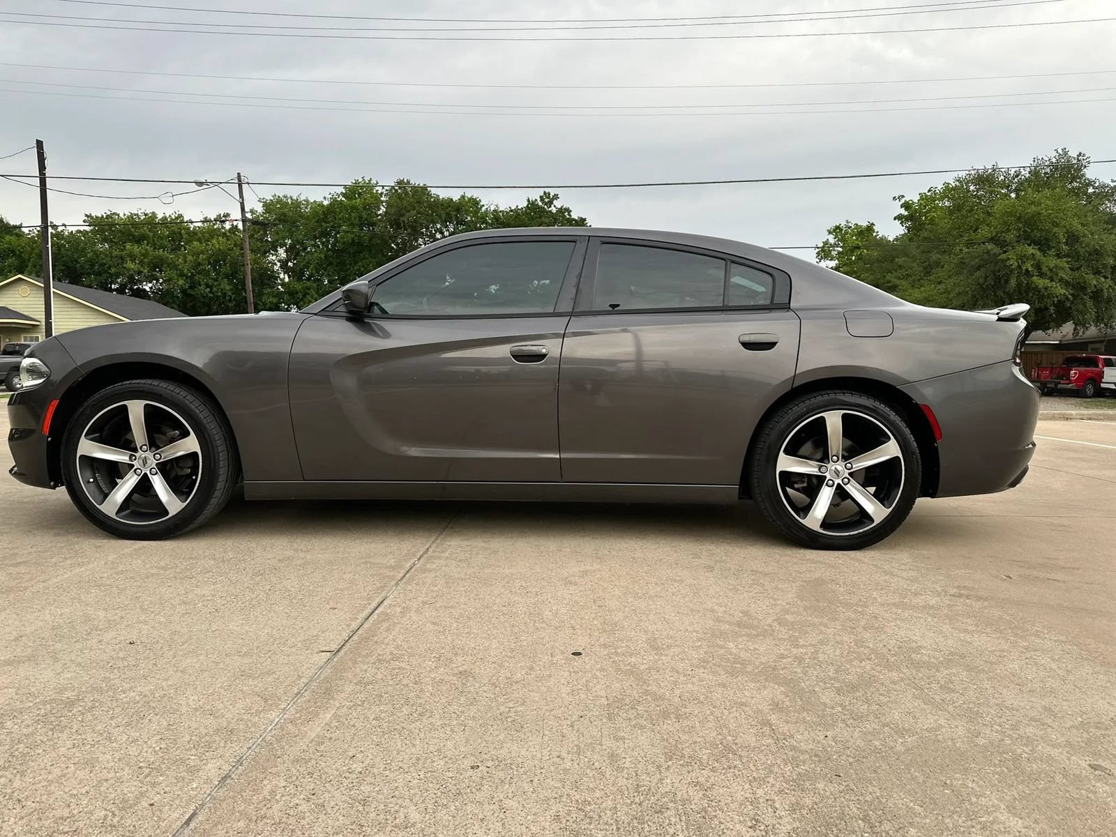 Used 2017 Dodge Charger SE RWD image 8