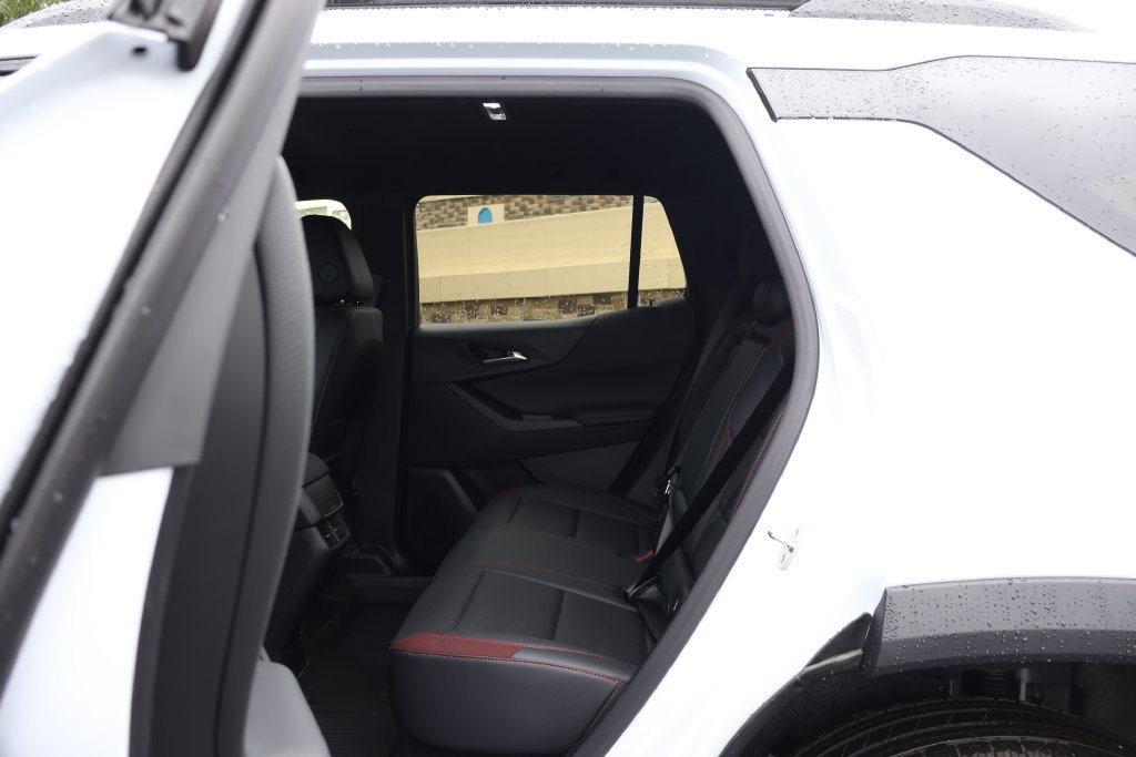 New 2027 Chevrolet Equinox RS w/ Safety and Technology Package AWD/4WD image 38