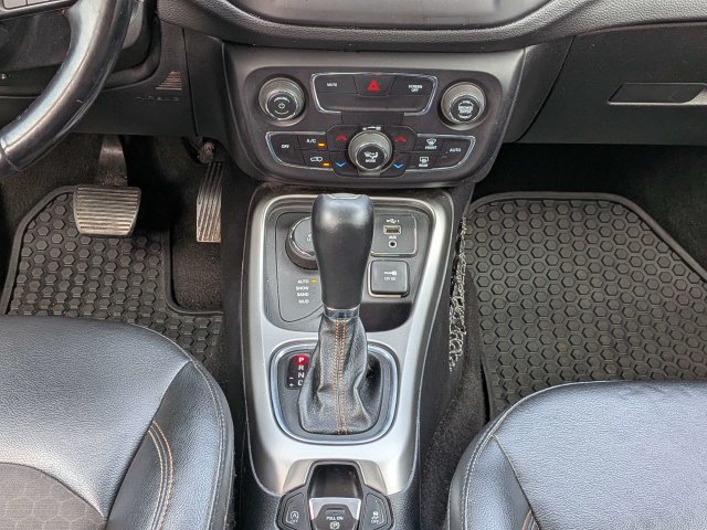 Used 2019 Jeep Compass Latitude w/ Cold Weather Group AWD/4WD image 18