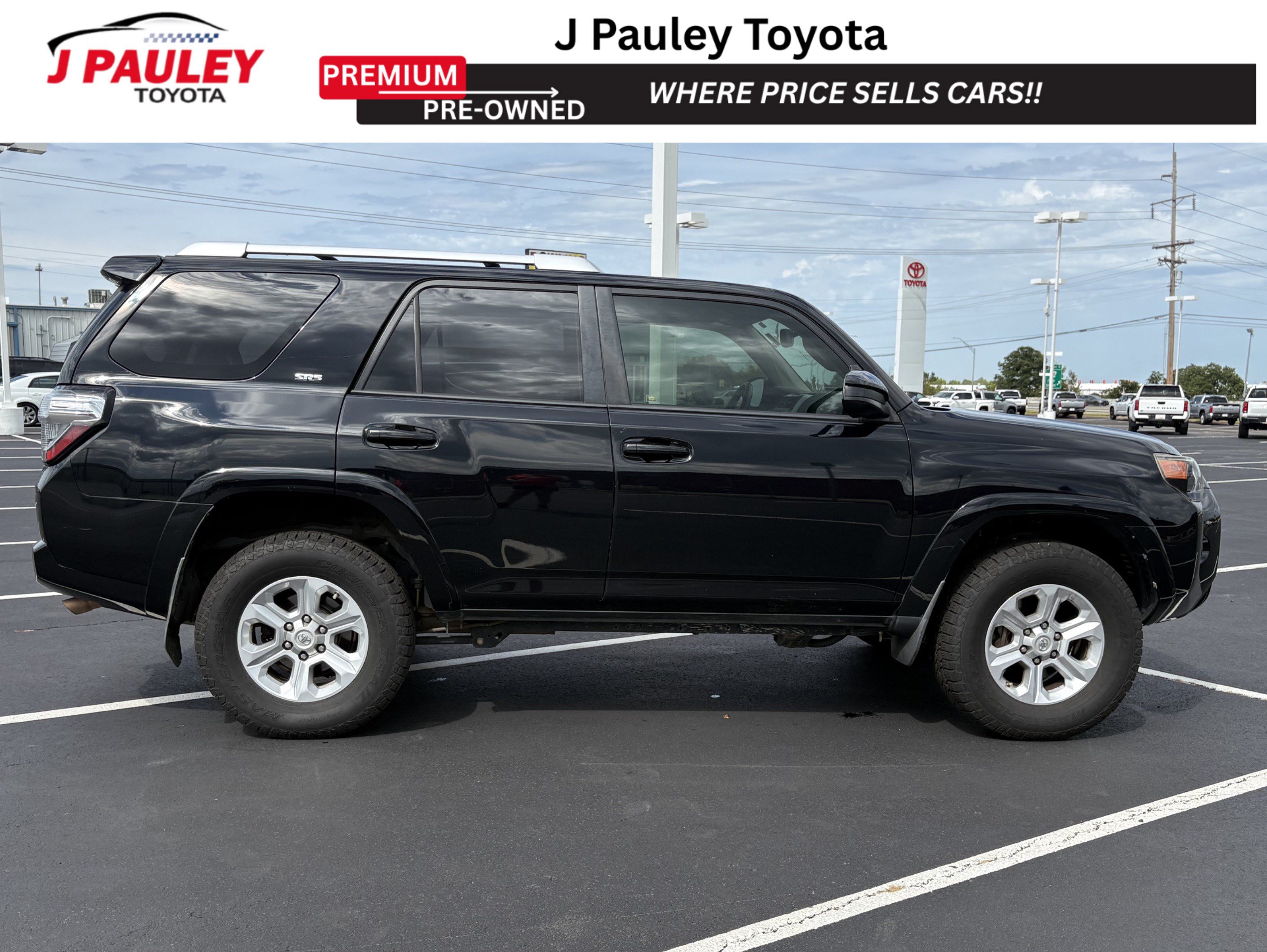Used 2017 Toyota 4Runner SR5 AWD/4WD image 4