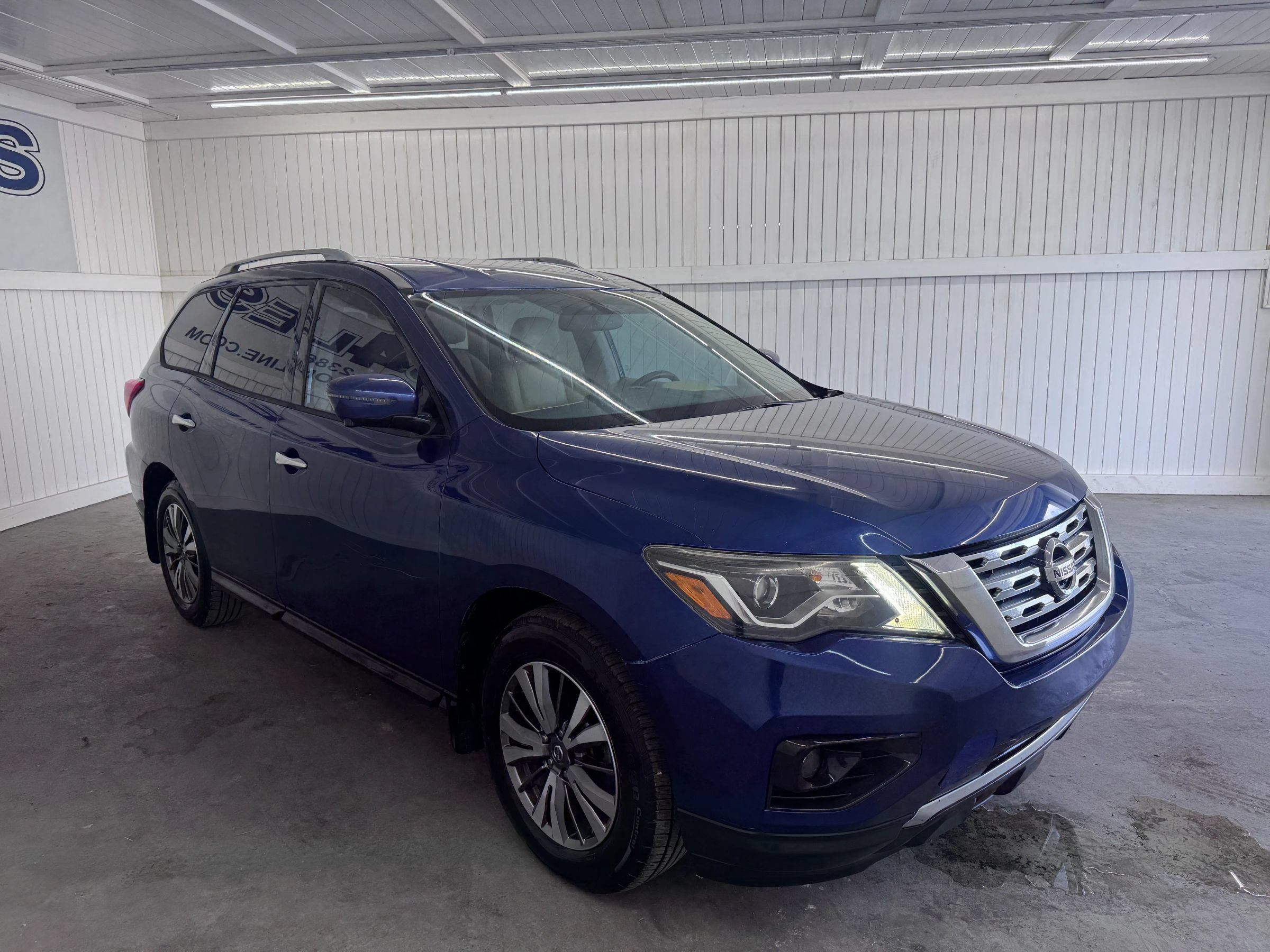 Used 2017 Nissan Pathfinder SL FWD image 3