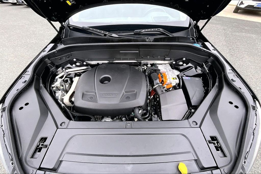 Certified 2025 Volvo XC90 T8 Ultra w/ Lounge Package image 31