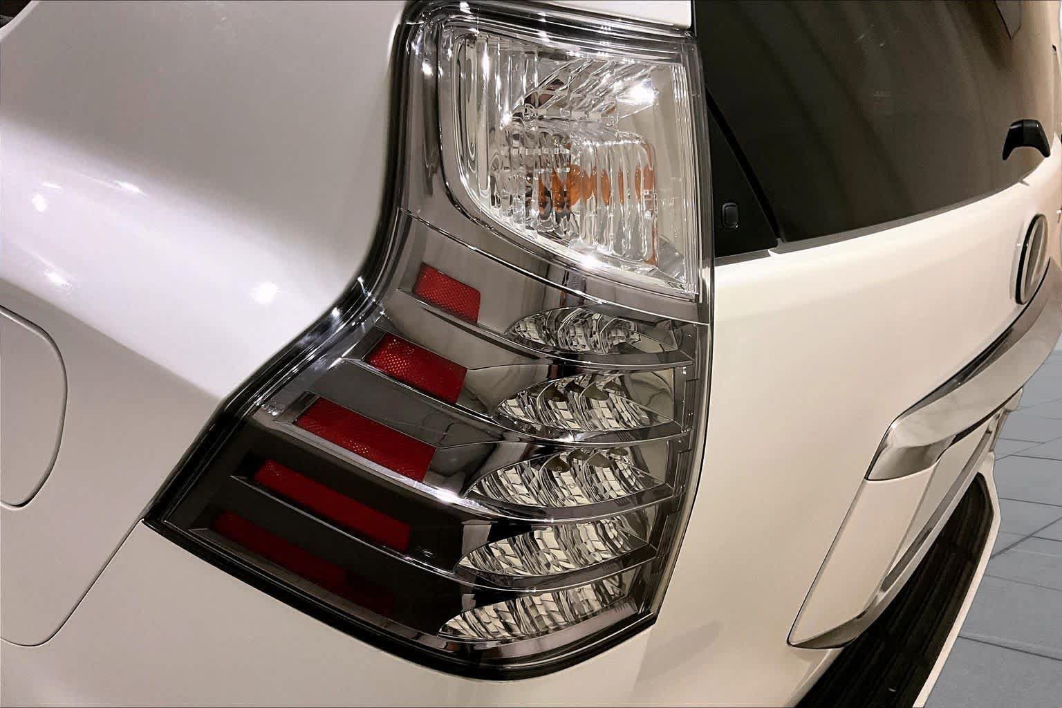 Used 2020 Lexus GX 460 Premium w/ Premium Package AWD/4WD image 27
