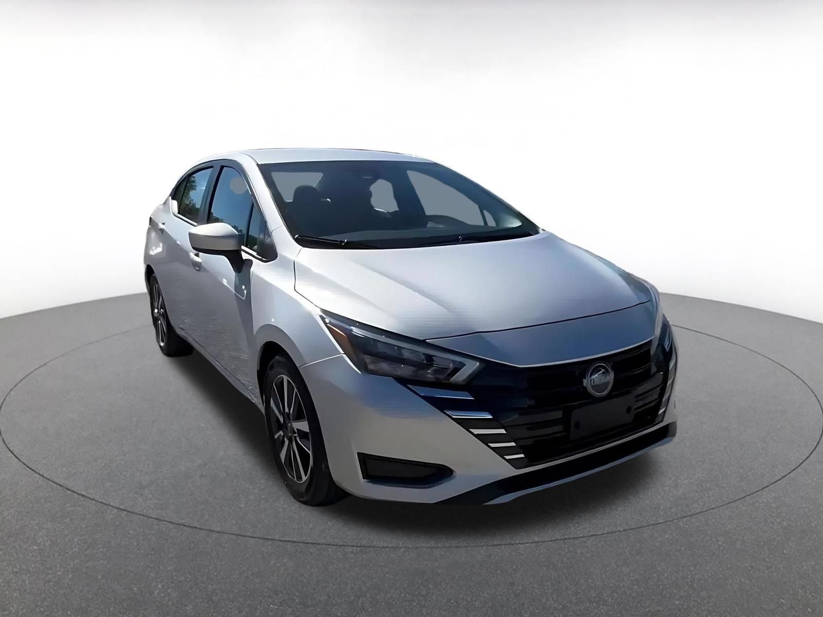 Used 2025 Nissan Versa SV FWD image 3