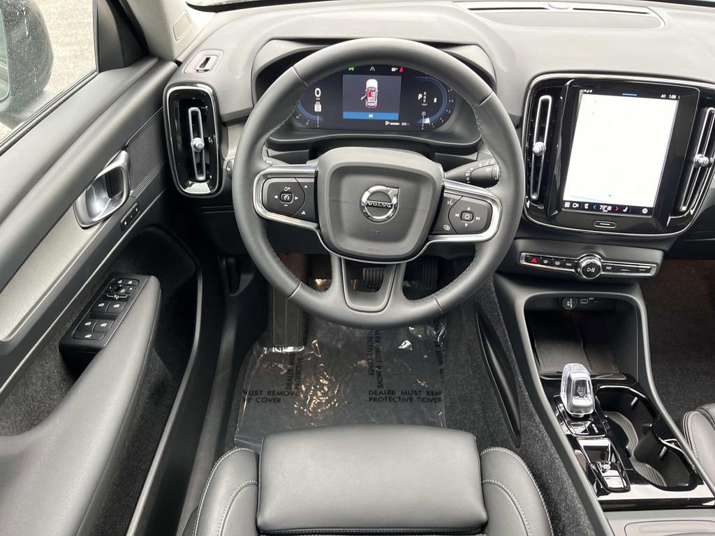 Used 2025 Volvo XC40 B5 Plus w/ Protection Package Premier image 14