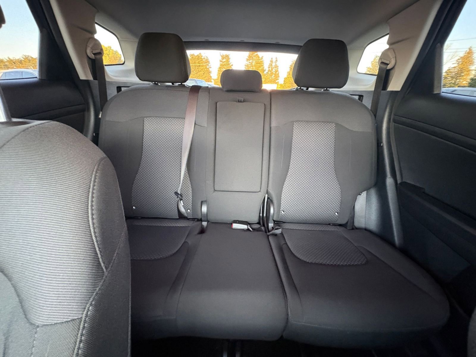 Used 2025 Kia Sportage LX image 37