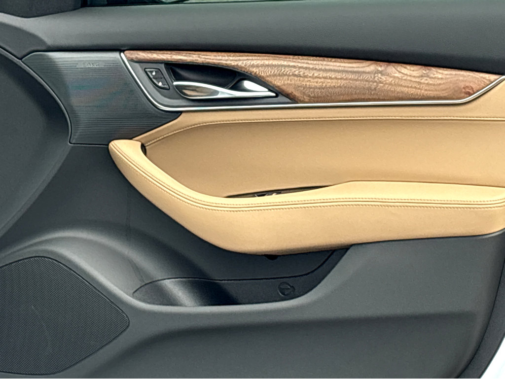 New 2025 Cadillac XT5 Luxury image 14