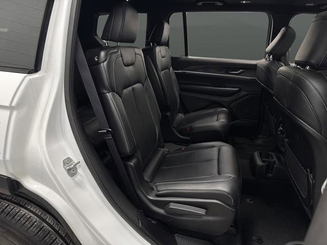Used 2025 Jeep Grand Cherokee L Limited w/ Black Appearance Package image 32