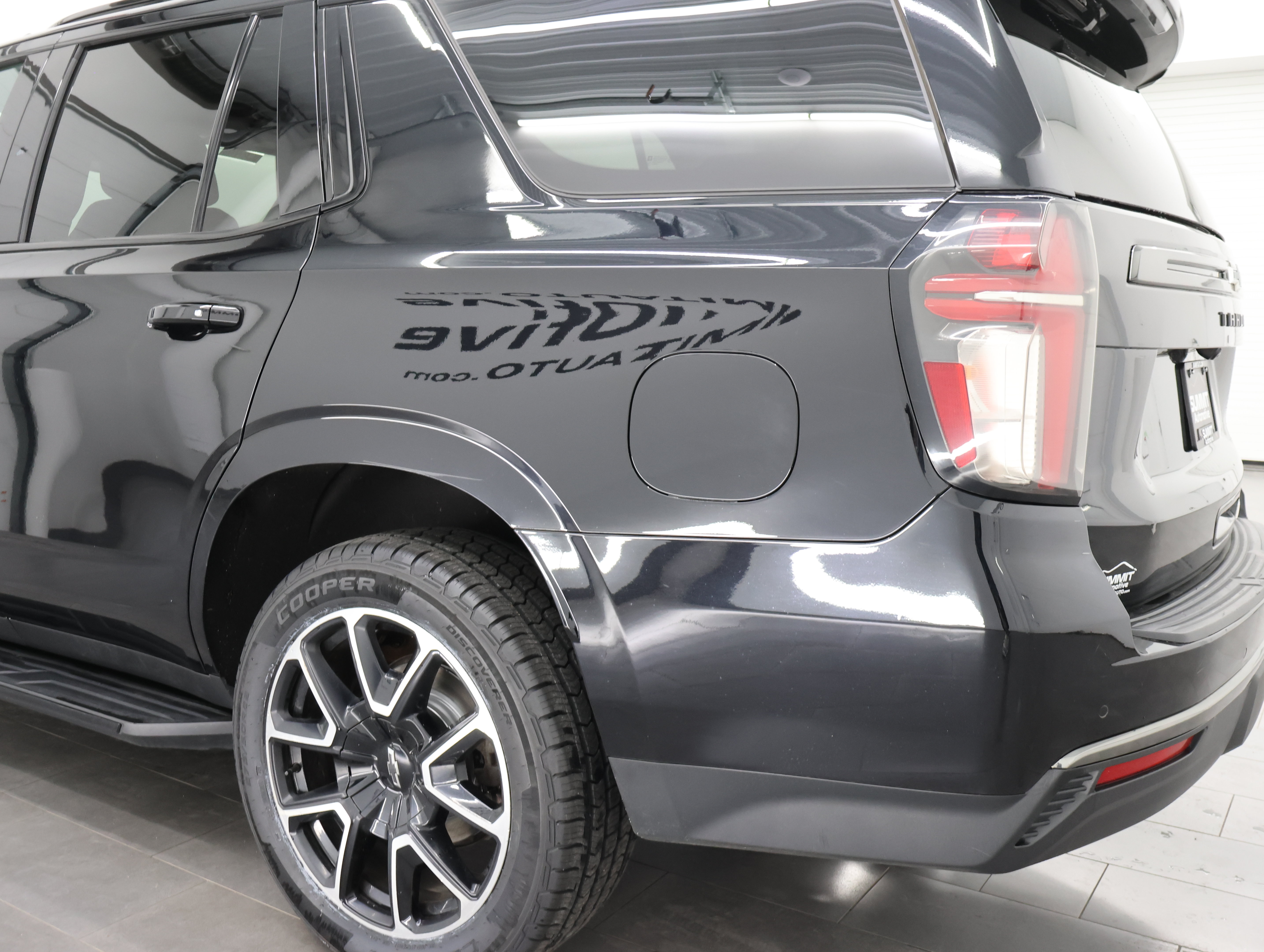 Used 2022 Chevrolet Tahoe RST w/ Luxury Package AWD/4WD image 40