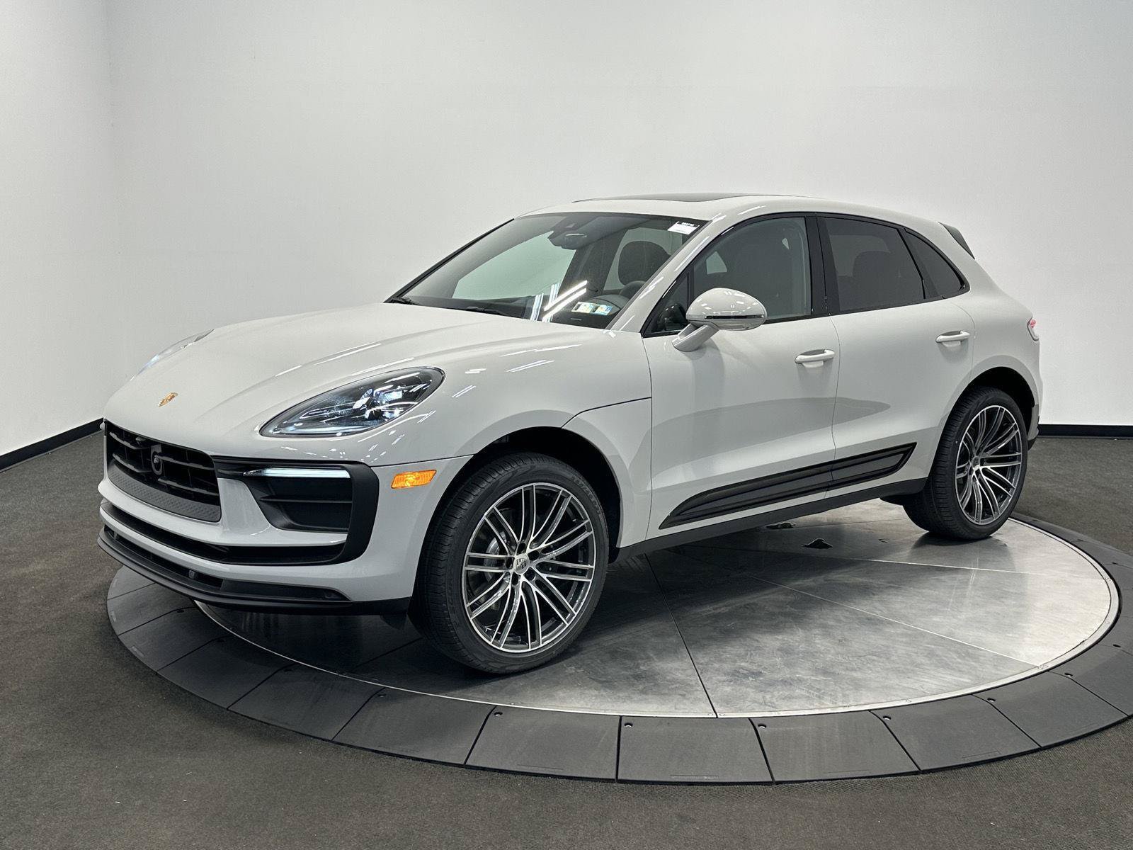 New 2026 Porsche Macan AWD/4WD image 1