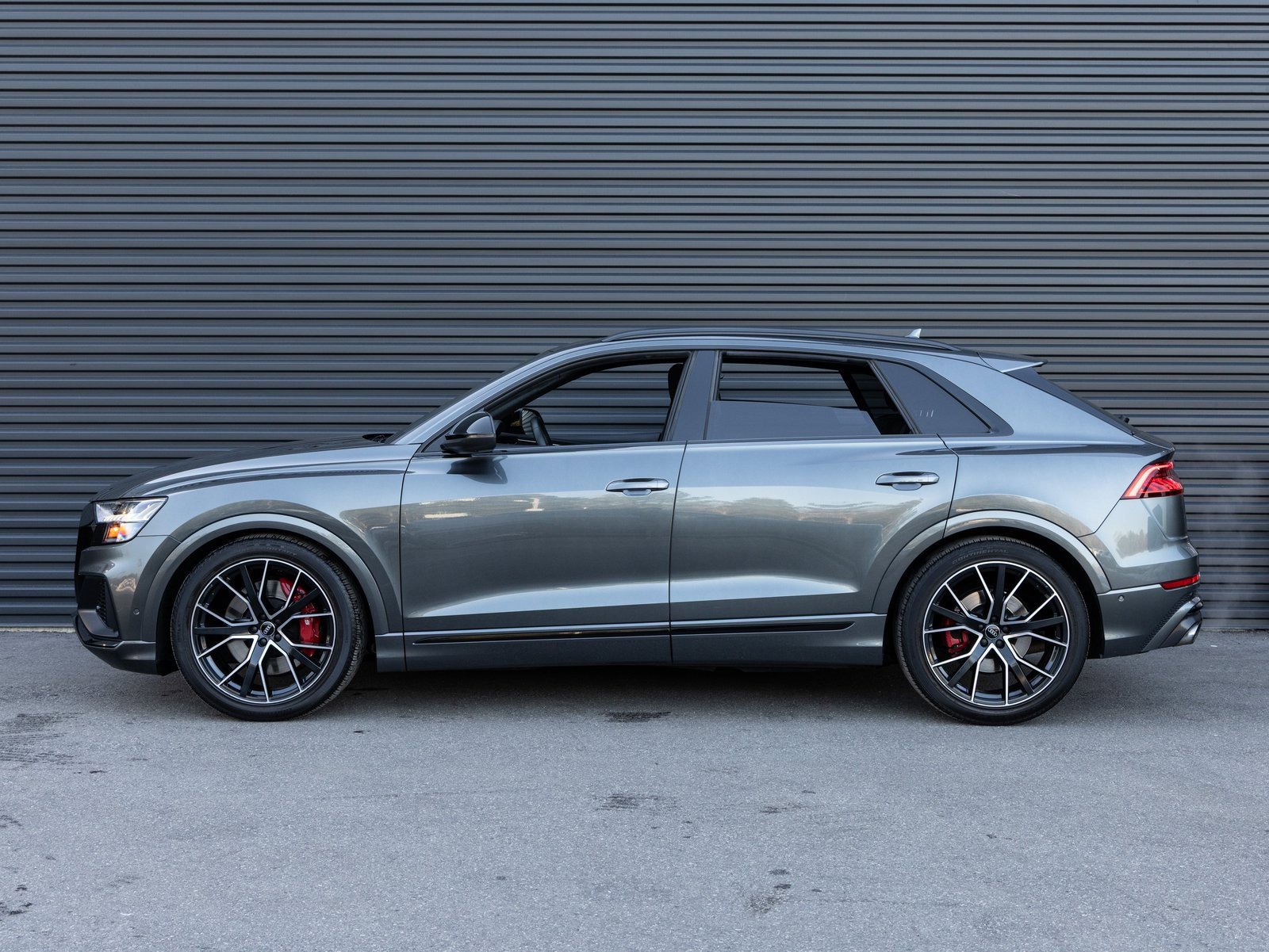 Used 2021 Audi SQ8 Prestige w/ Prestige Package image 2