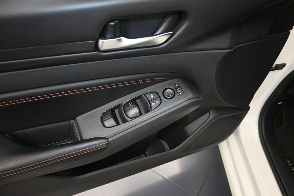 Certified 2021 Nissan Altima 2.0 SR FWD image 11