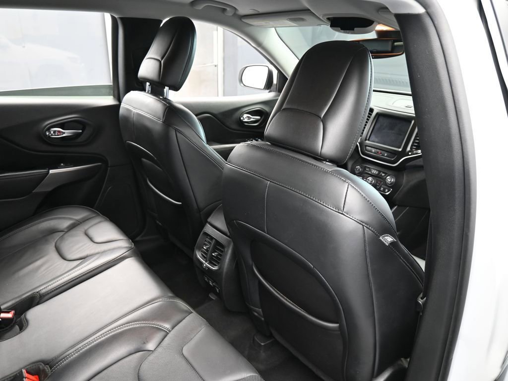 Used 2021 Jeep Cherokee Latitude Lux w/ Comfort/Convenience Group image 40