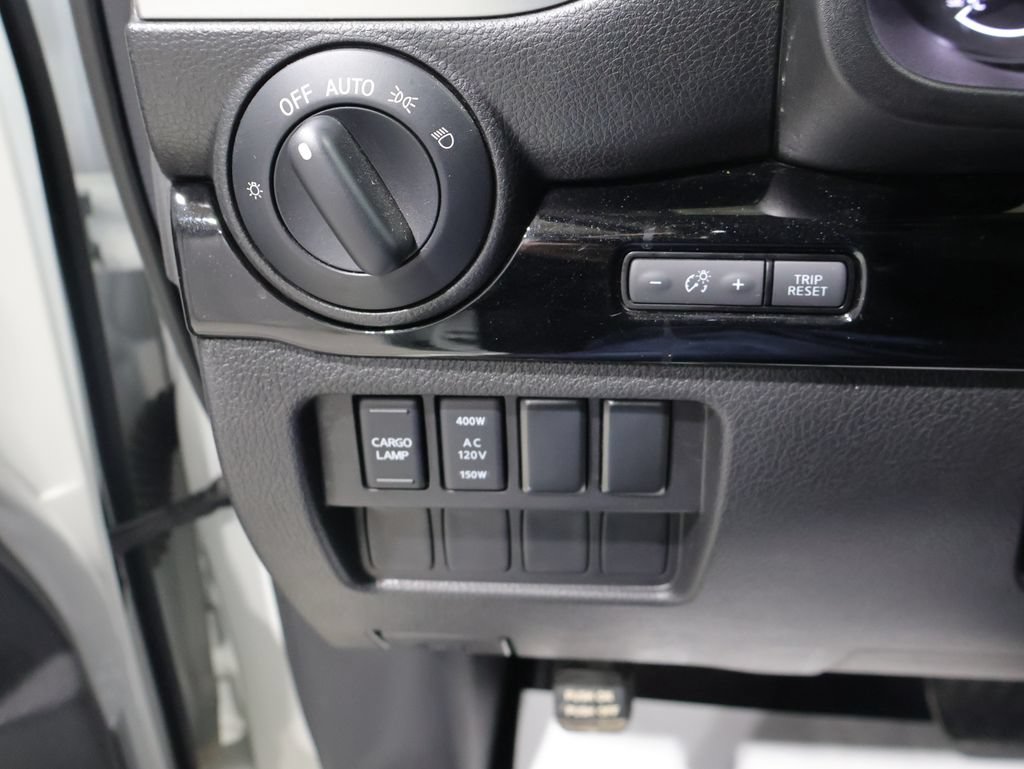 Used 2020 Nissan Titan SV w/ SV Convenience Package AWD/4WD image 30