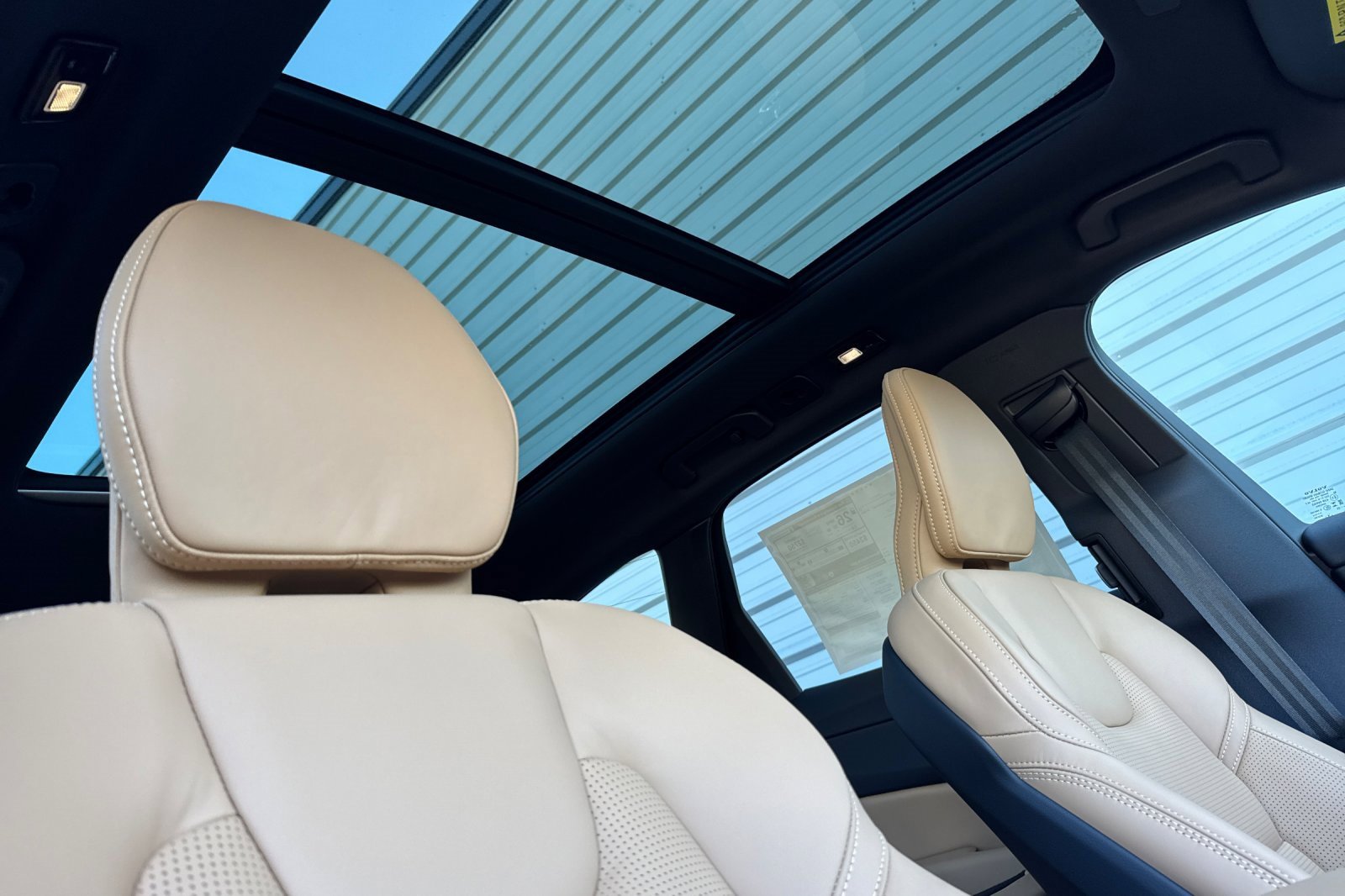 New 2025 Volvo XC60 B5 Ultra w/ Protection Package Premier image 16