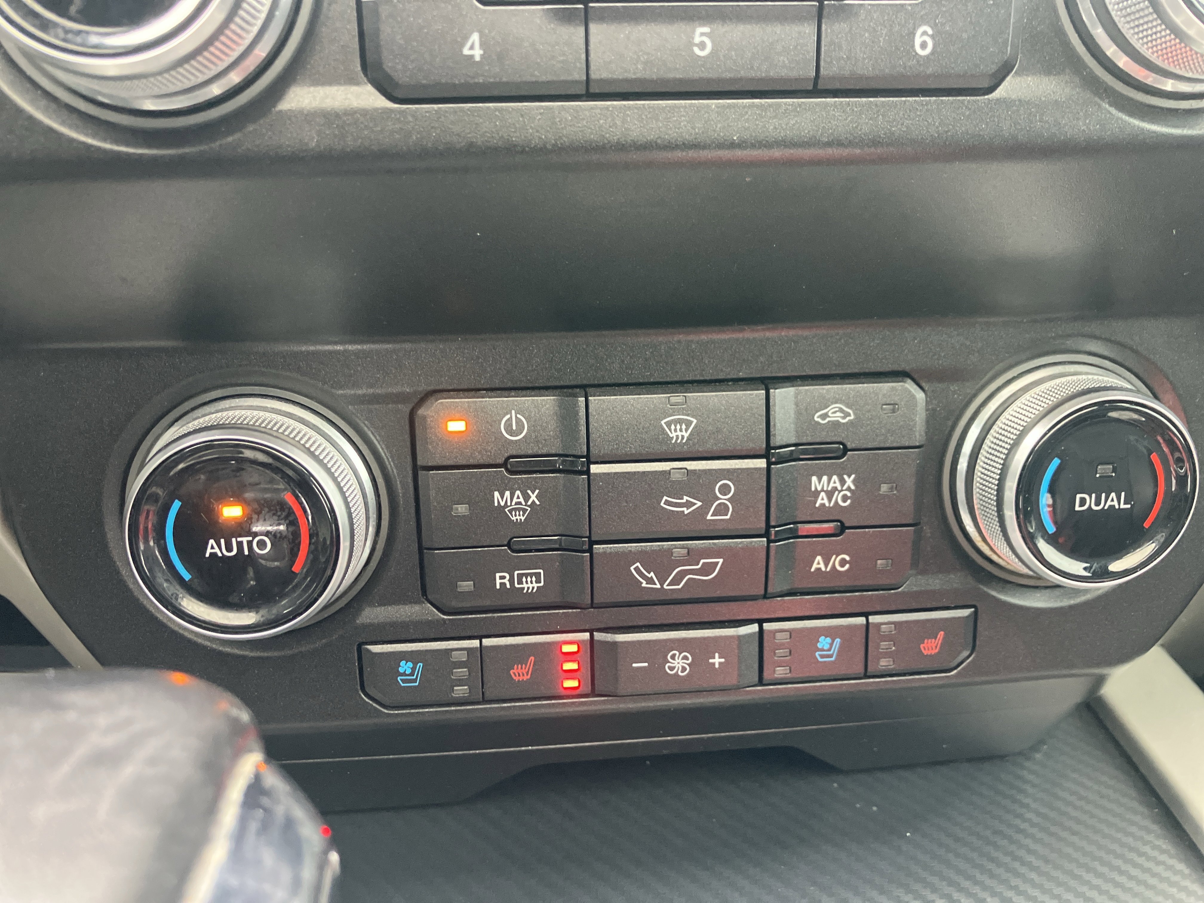 Used 2019 Ford F150 Lariat w/ Equipment Group 502A Luxury image 34