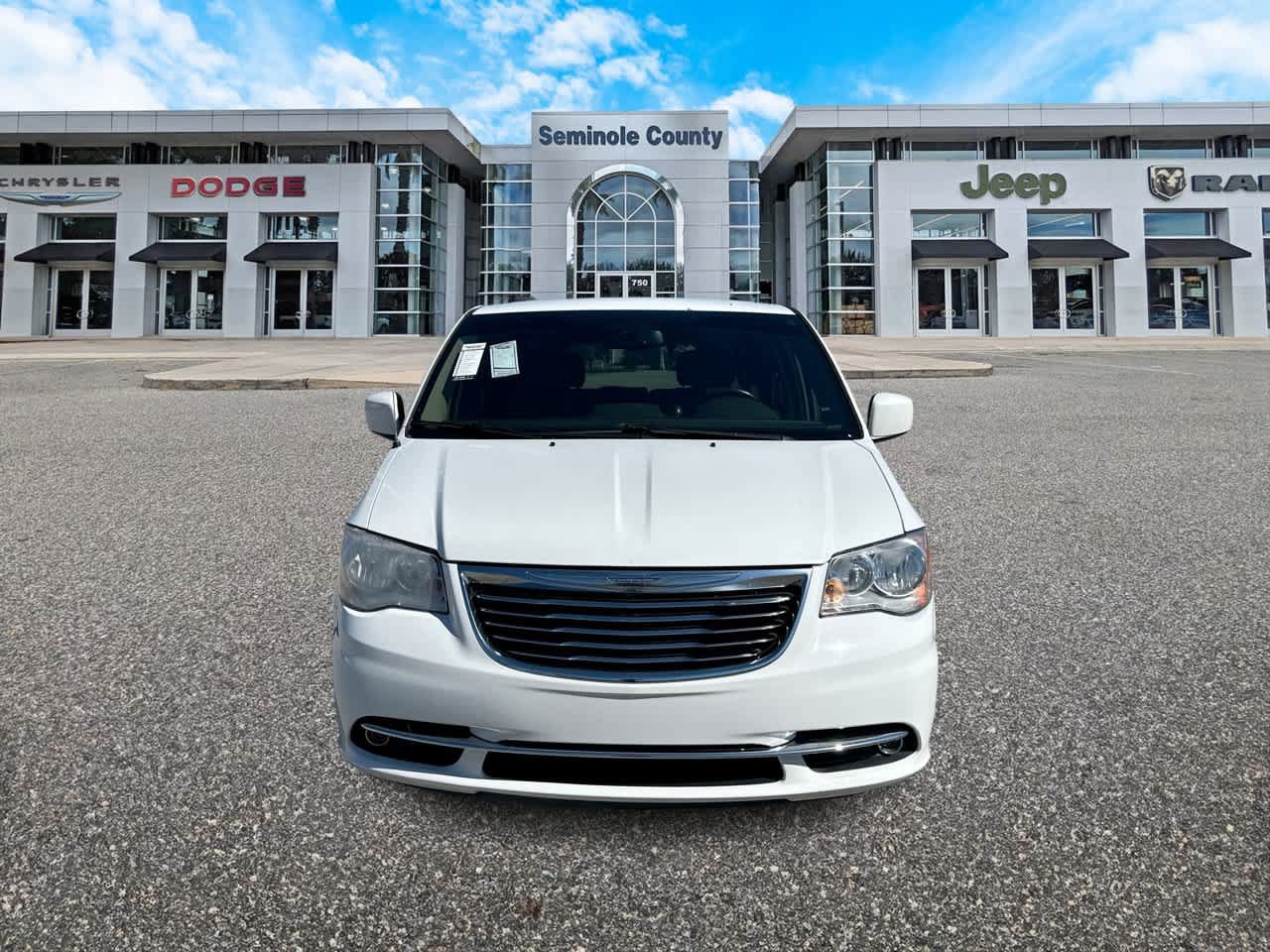 Used 2016 Chrysler Town & Country Touring FWD image 3