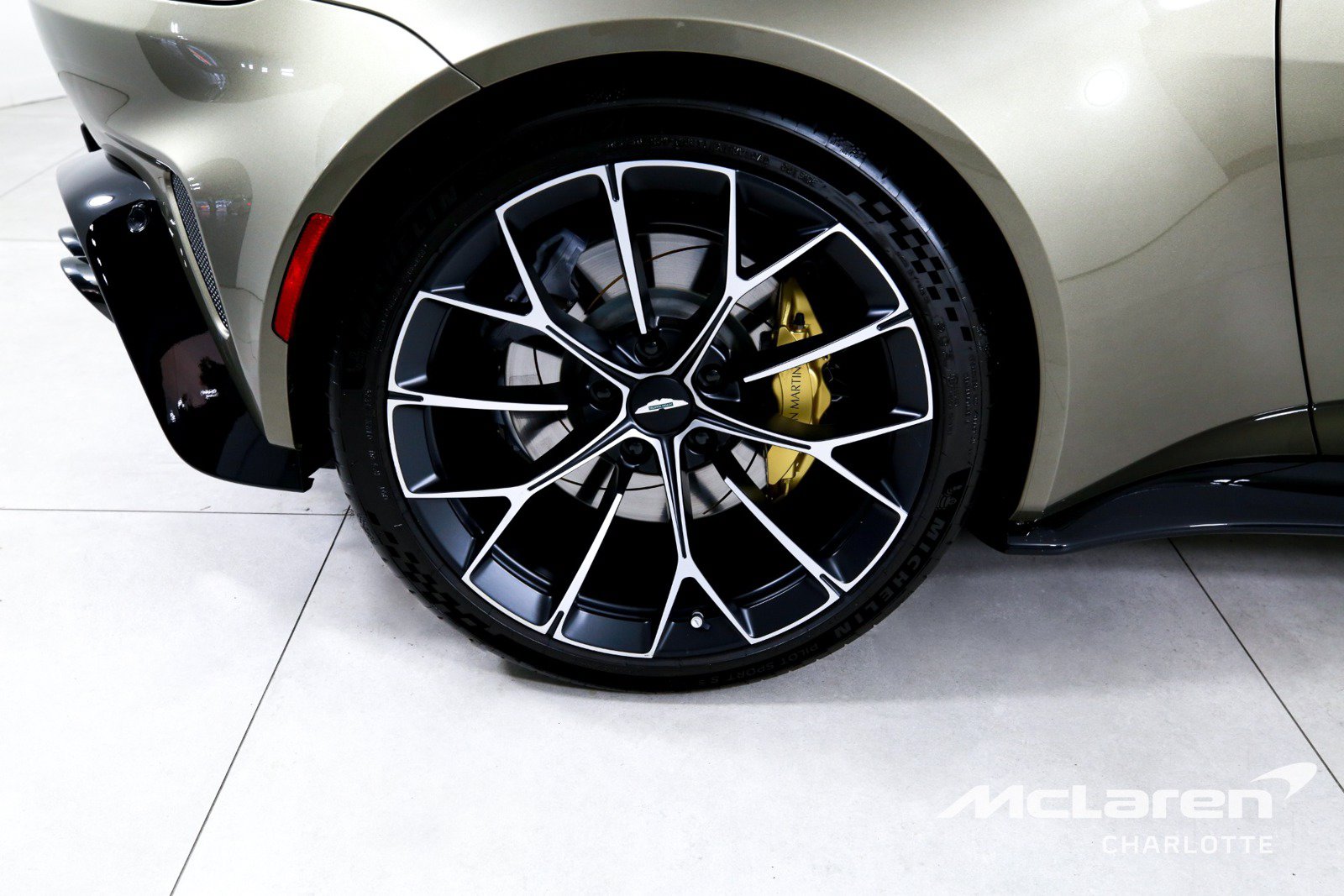 Used 2026 Aston Martin V8 Vantage S RWD image 25