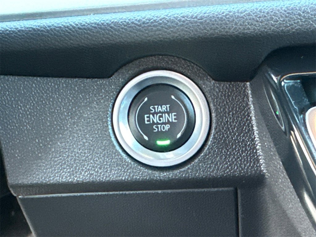 Used 2025 Chevrolet Traverse LT image 30