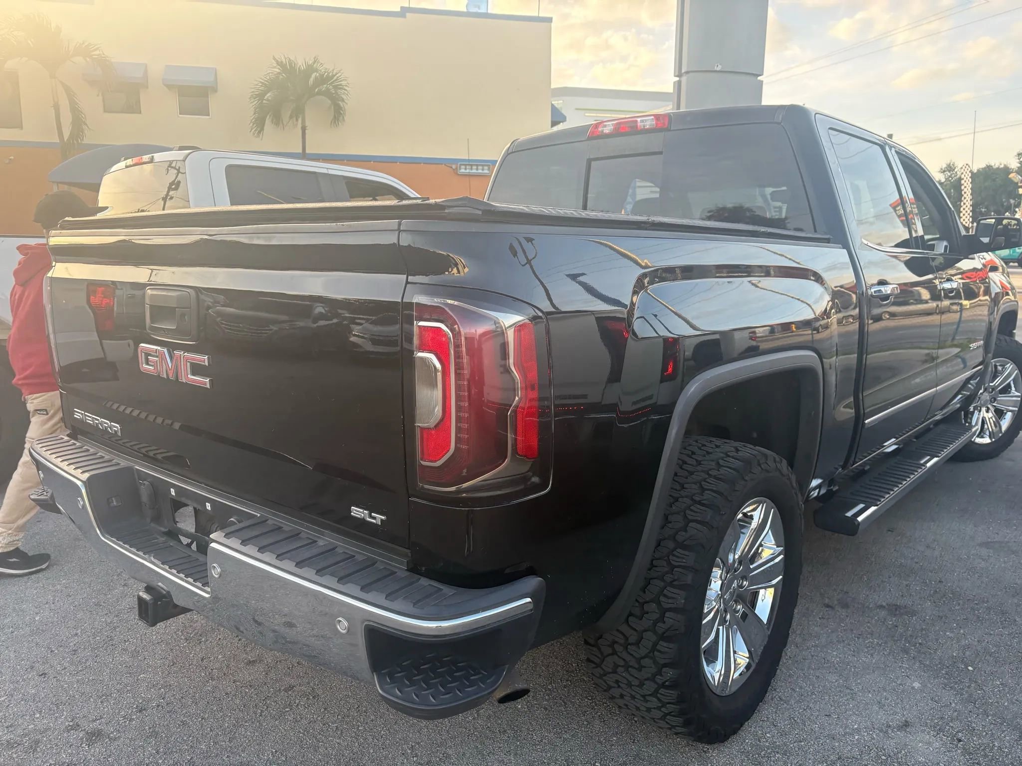 Used 2017 GMC Sierra 1500 SLT AWD/4WD image 5