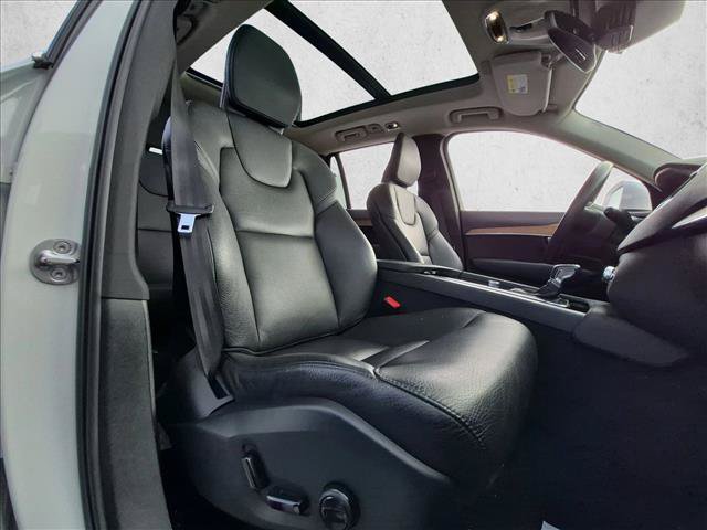 Used 2022 Volvo XC90 T5 Momentum w/ Advanced Package FWD image 17