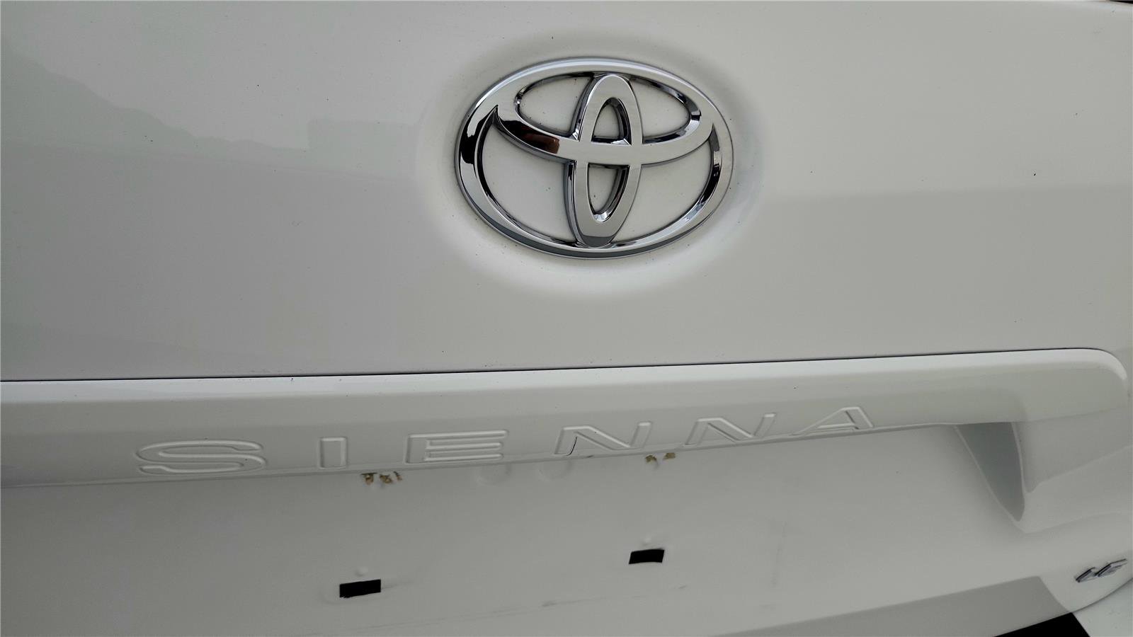 Used 2015 Toyota Sienna LE image 13