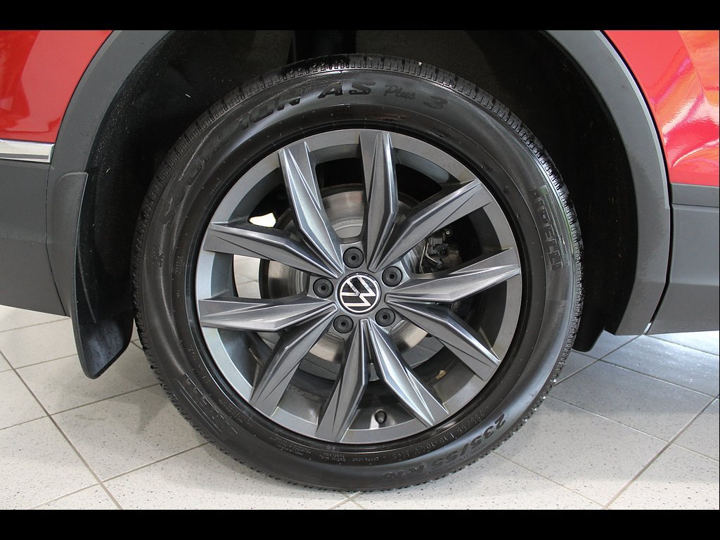 Used 2022 Volkswagen Tiguan SE AWD/4WD image 11