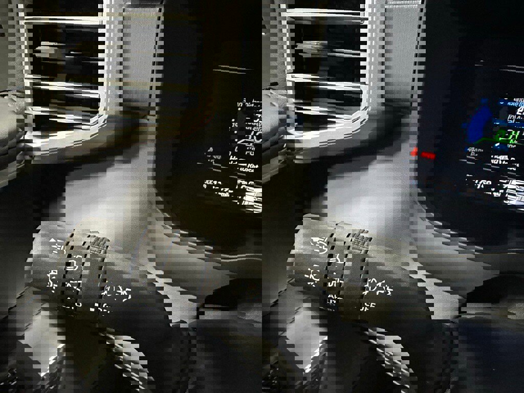 Used 2025 Toyota Tundra Platinum image 23