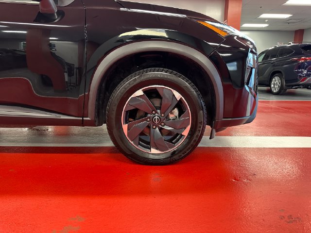 Used 2024 Nissan Rogue SV AWD/4WD image 31