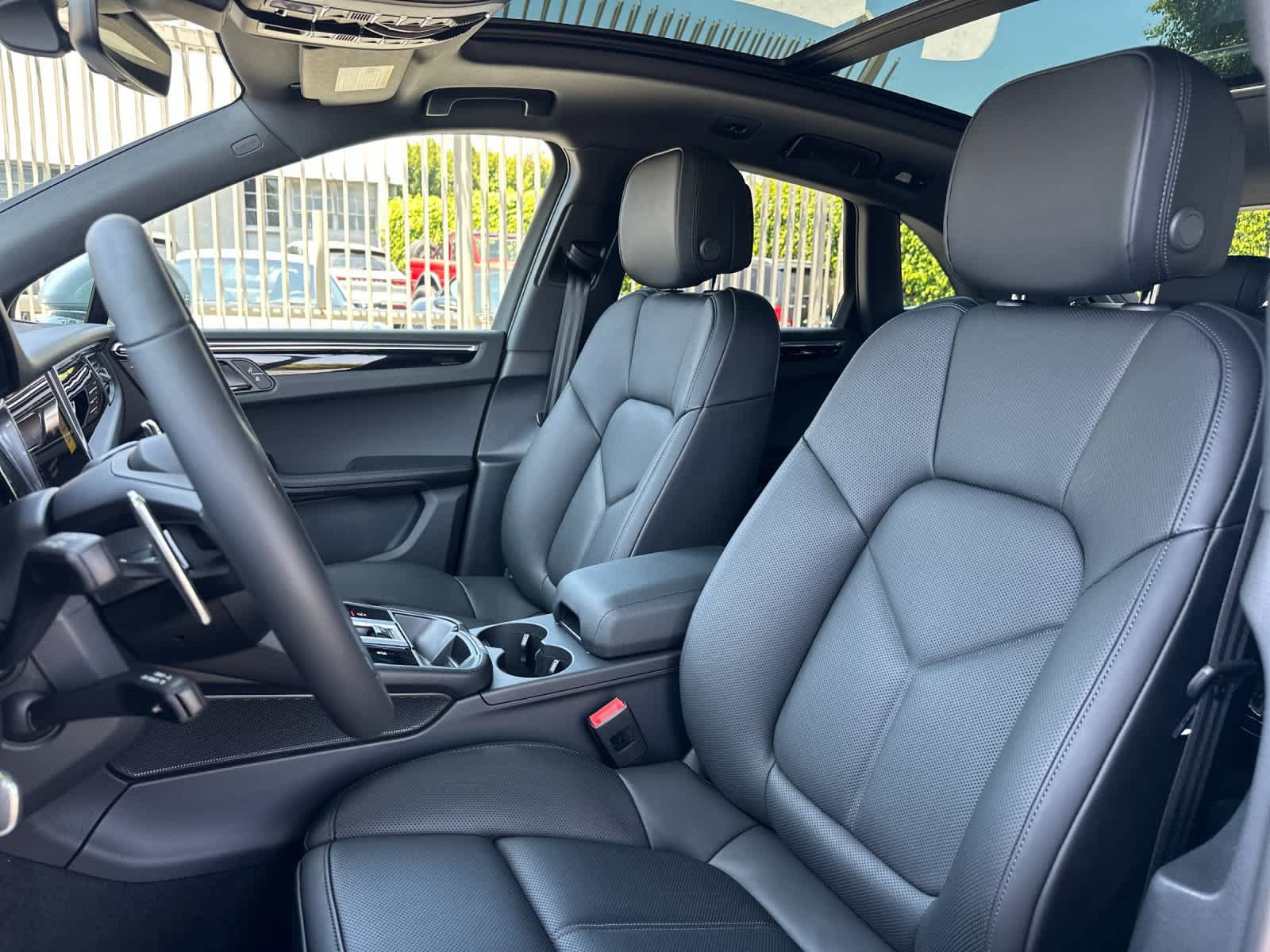 New 2026 Porsche Macan AWD/4WD image 5