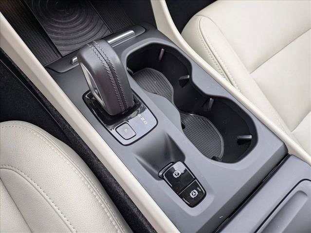 Used 2019 Volvo XC40 T5 Momentum AWD/4WD image 12