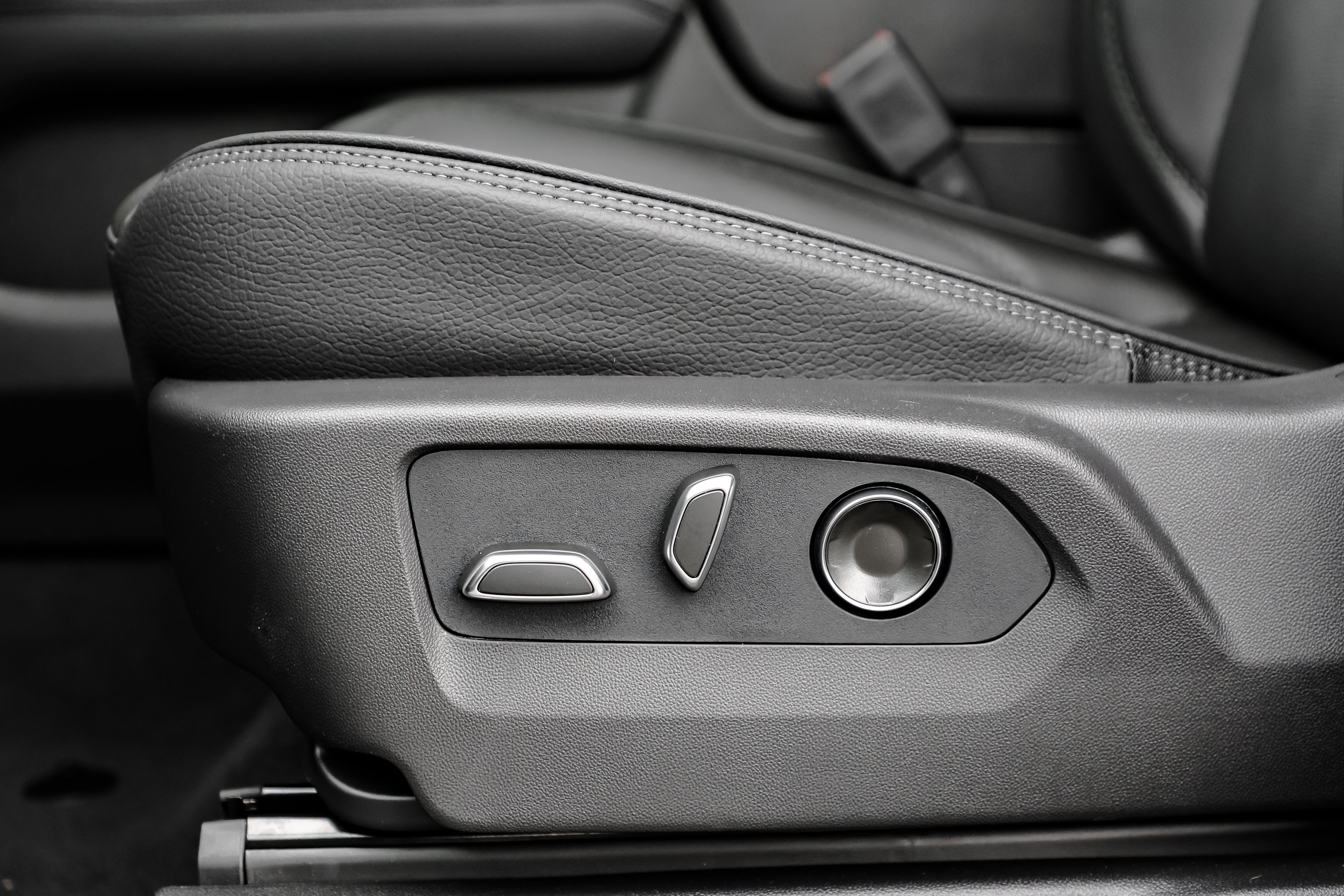 New 2026 GMC Yukon XL Denali image 18