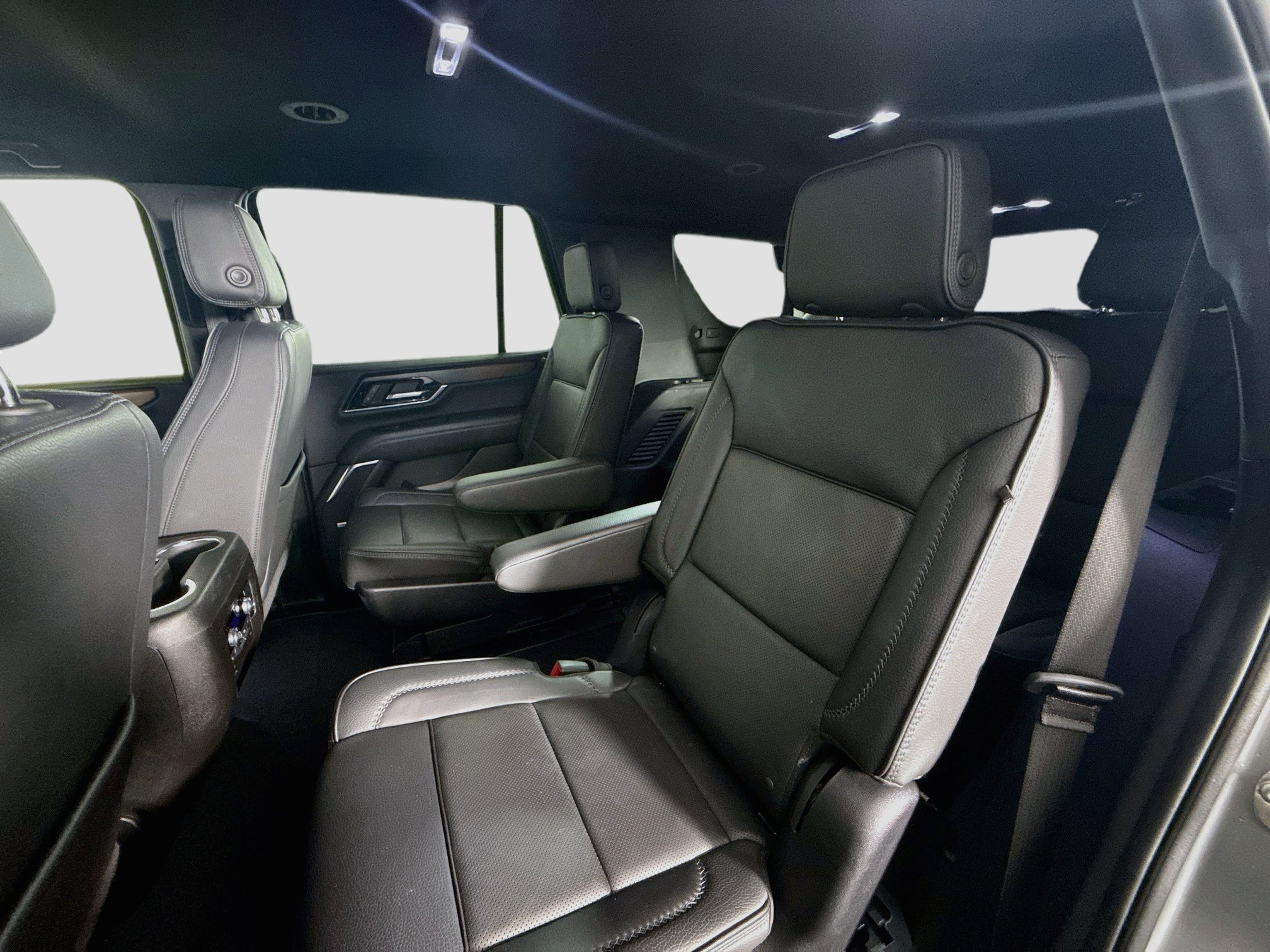 Used 2025 GMC Yukon Denali RWD image 25