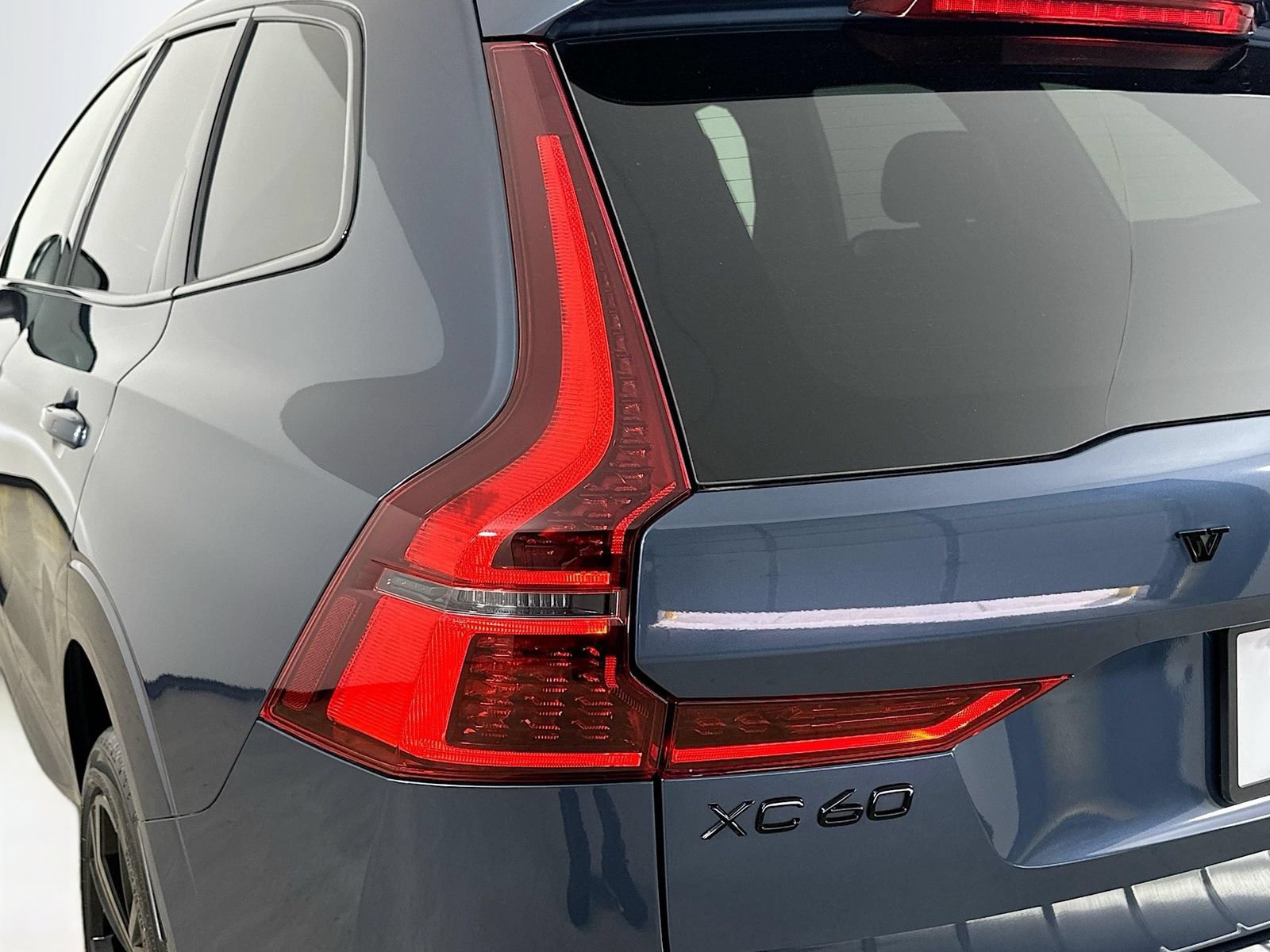 New 2026 Volvo XC60 B5 Ultra w/ Protection Package Premier AWD/4WD image 12