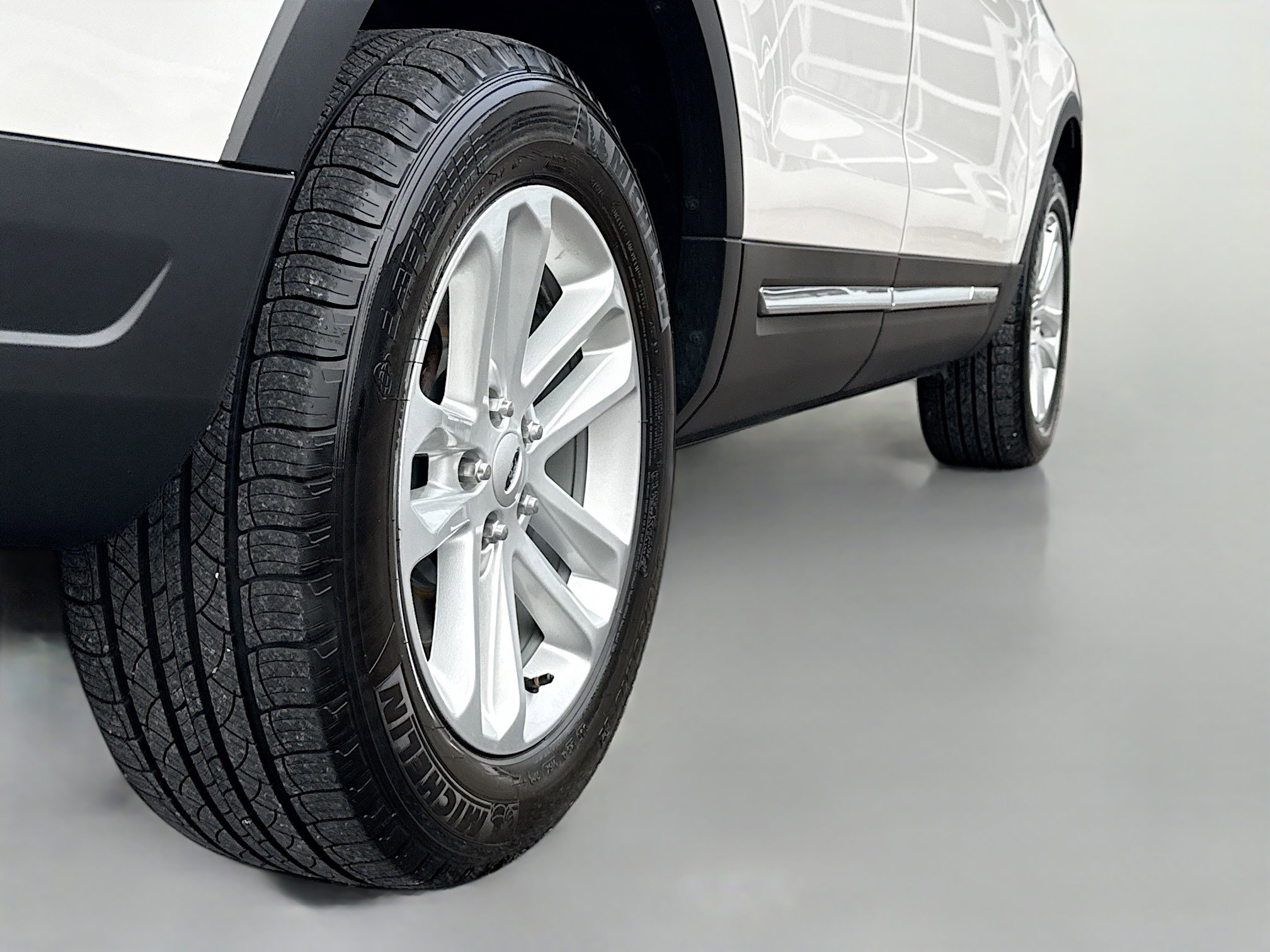 Certified 2018 Ford Explorer XLT image 15