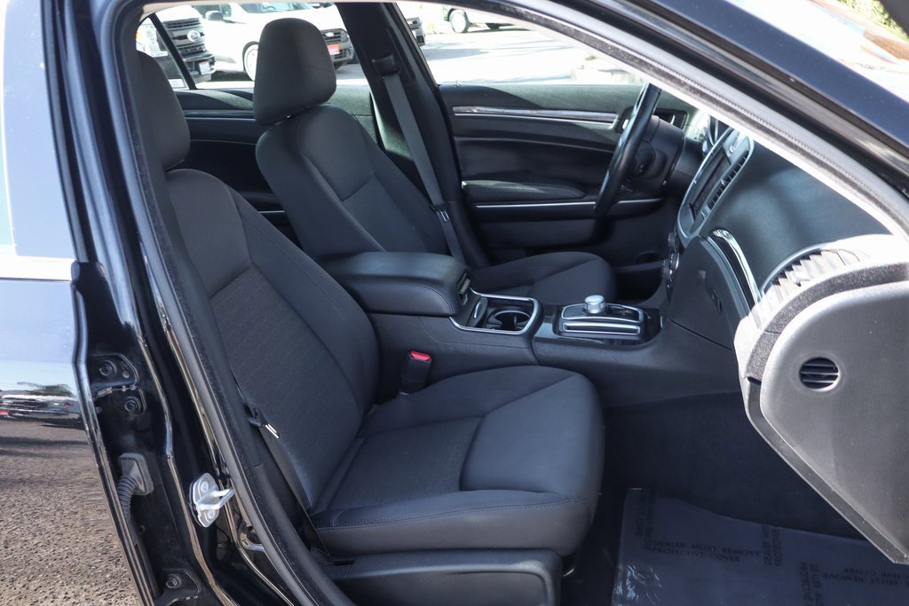 Used 2022 Chrysler 300 Touring image 40