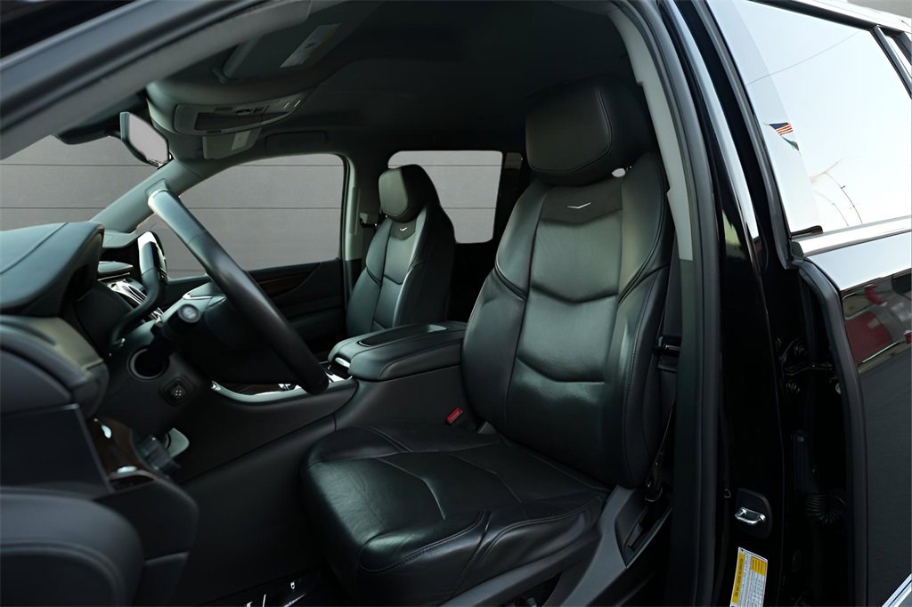 Used 2020 Cadillac Escalade ESV 4WD image 21