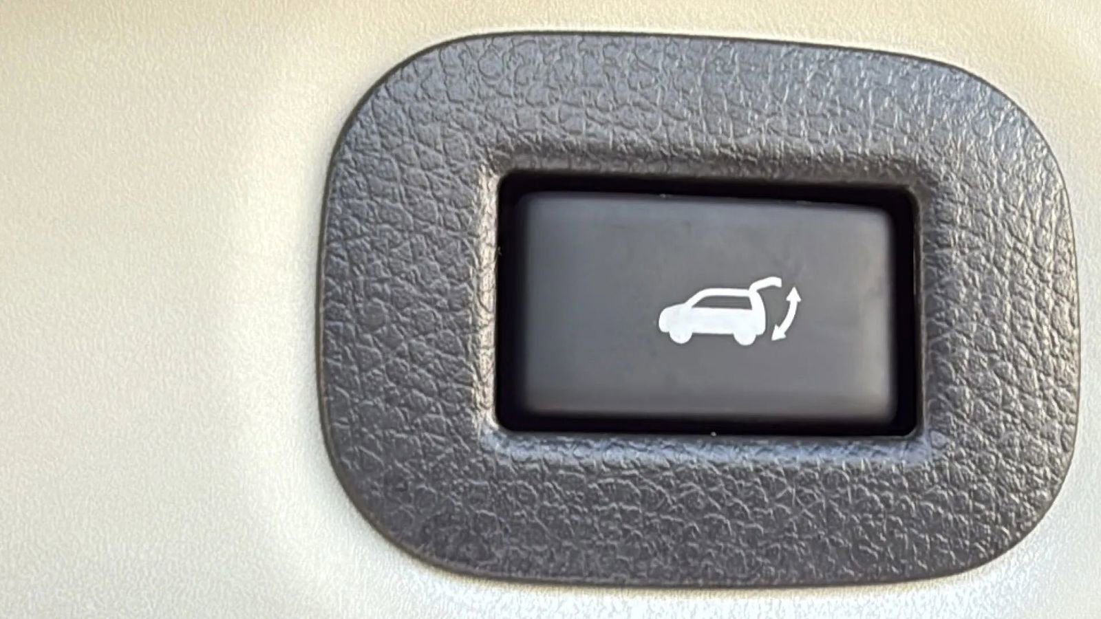 Used 2020 Nissan Rogue SV image 60