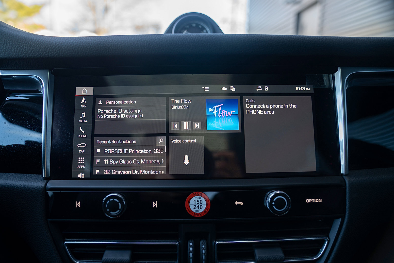 Certified 2025 Porsche Macan Turbo image 12