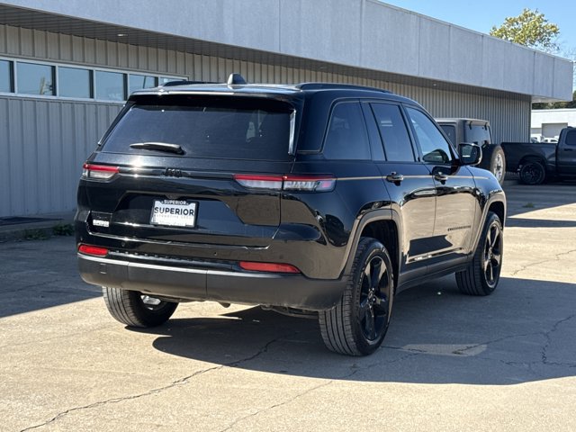 Used 2023 Jeep Grand Cherokee Altitude AWD/4WD image 3