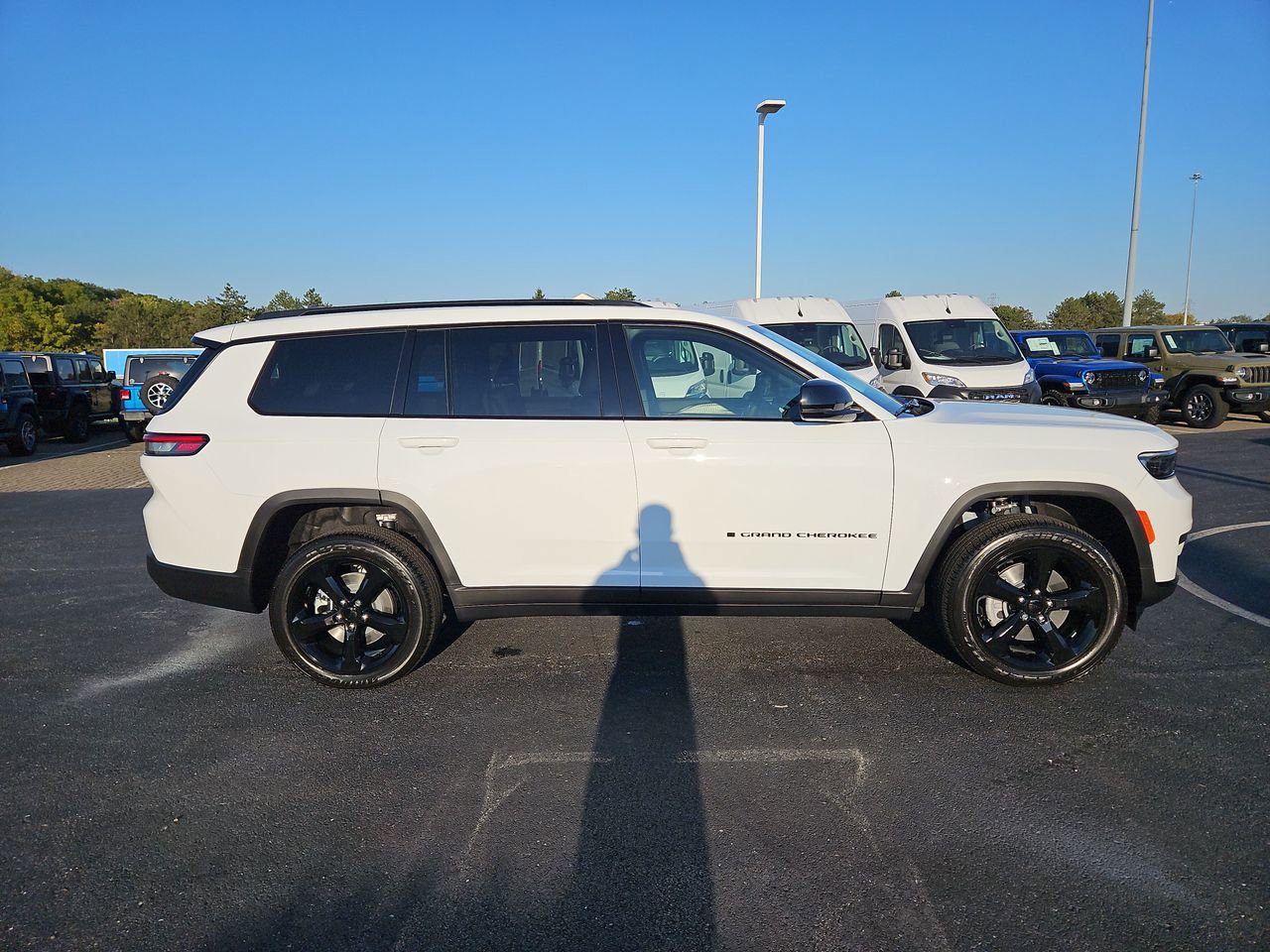 New 2025 Jeep Grand Cherokee L Laredo image 8