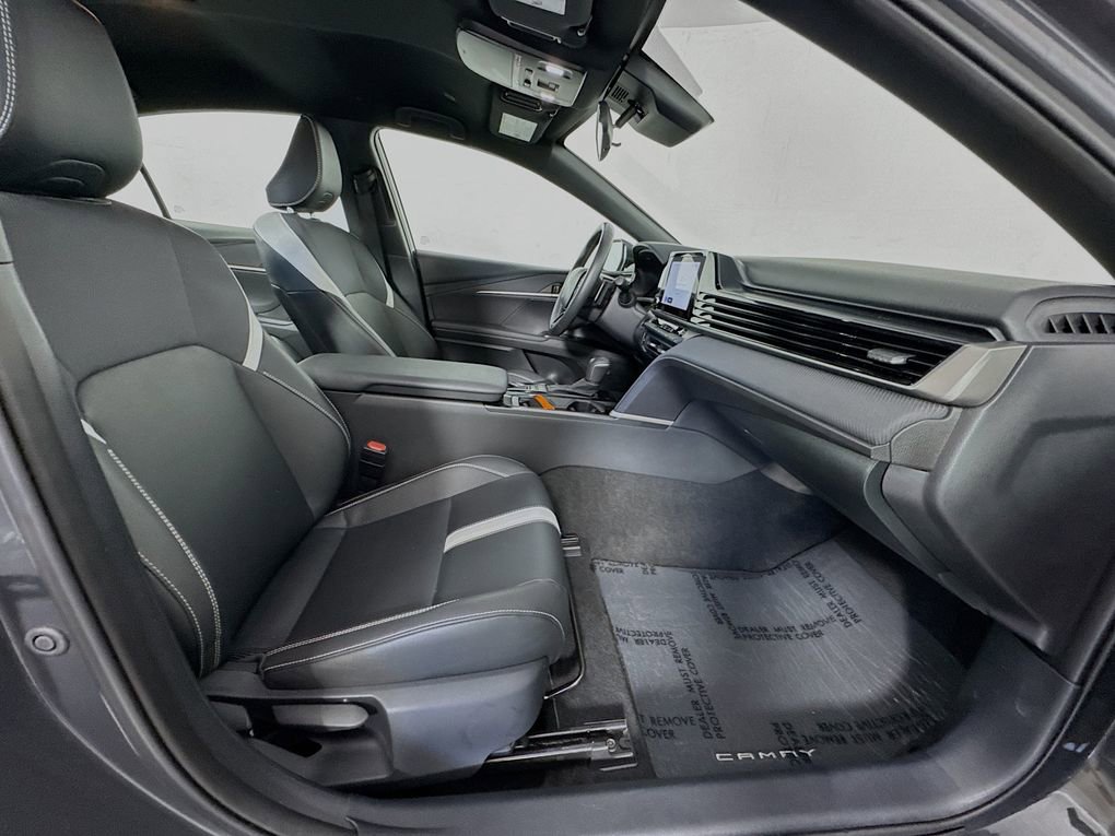 Used 2025 Toyota Camry SE image 31