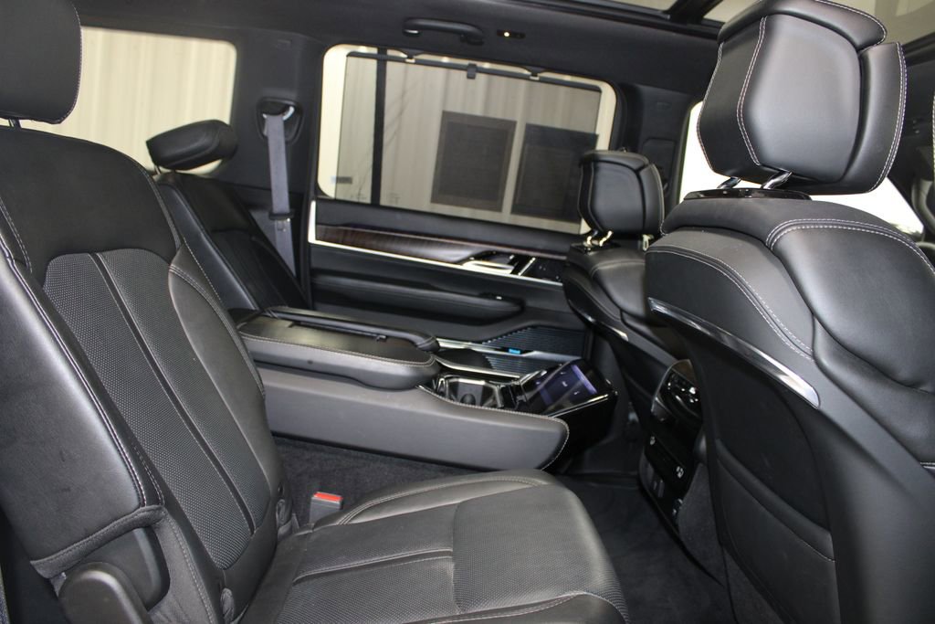 Used 2023 Jeep Grand Wagoneer 4WD image 32