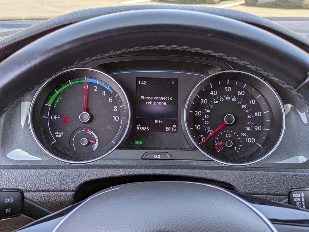 Used 2019 Volkswagen e-Golf SE image 26
