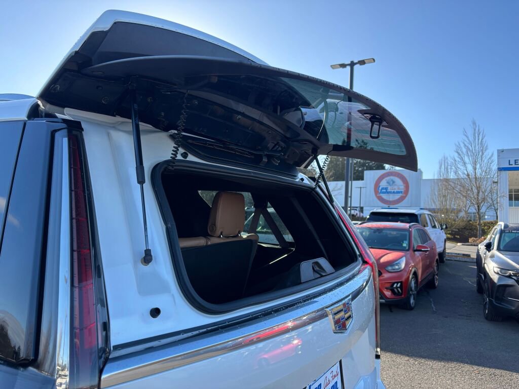 Used 2023 Cadillac Escalade Premium Luxury image 12