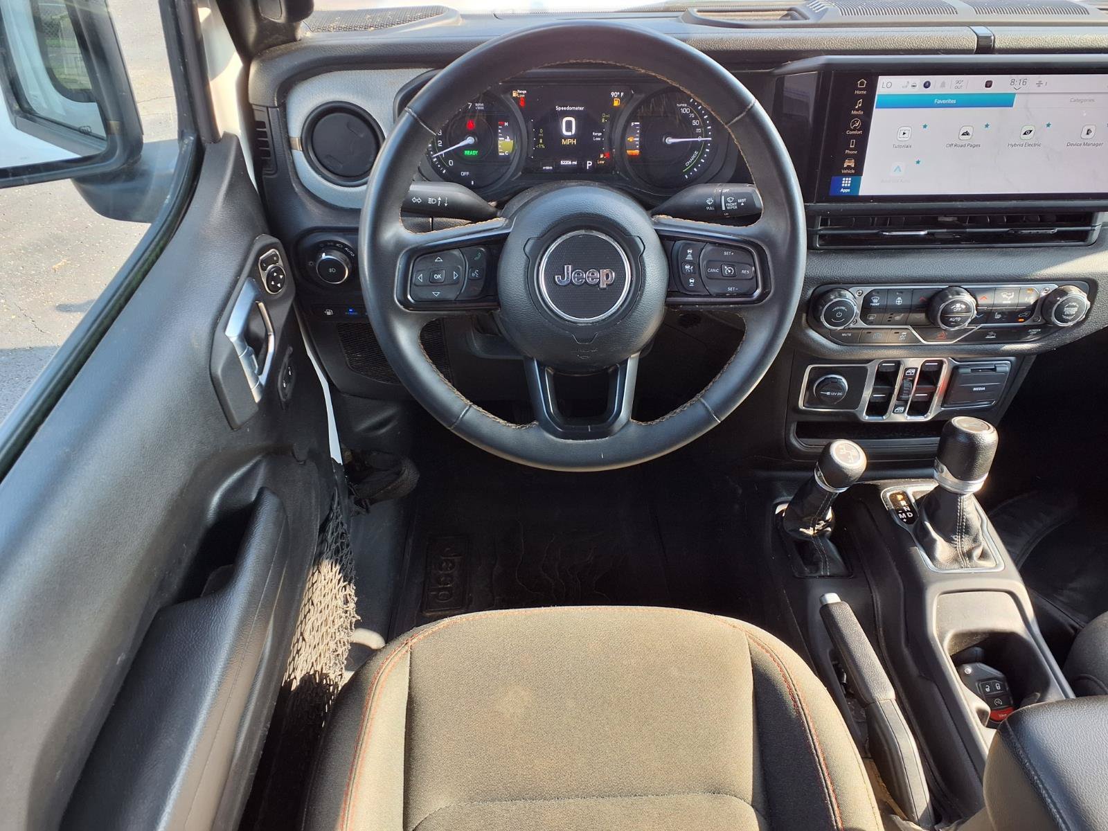 Used 2024 Jeep Wrangler Unlimited w/ Convenience Group AWD/4WD image 10